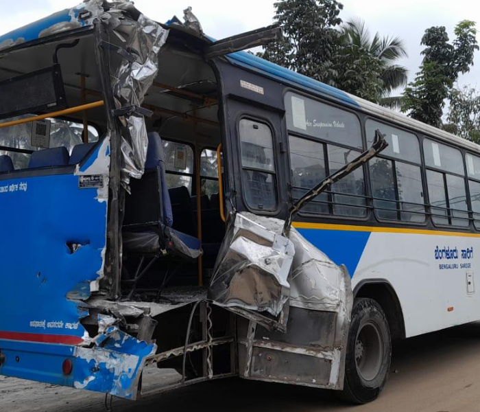 BMTC Bus Accident | ಸಾದರಮಂಗಲ ಬಳಿ ಬಿಎಂಟಿಸಿ ಬಸ್‌ಗೆ ರೈಲು ಡಿಕ್ಕಿ | Speed News kannada 