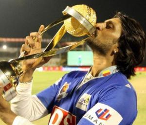 CCL | Kichha Sudeep | ಸಿಸಿಎಲ್ ಗ್ರೌಂಡ್ ನಲ್ಲಿ ಮಗಳ ಹಾಡಿಗೆ ಸುದೀಪ್ ಸ್ಟೆಪ್ಸ್ , ಮೈದಾನದಲ್ಲಿ ಕಿಚ್ಚನ ಹವಾ..! | Speed News Kannada