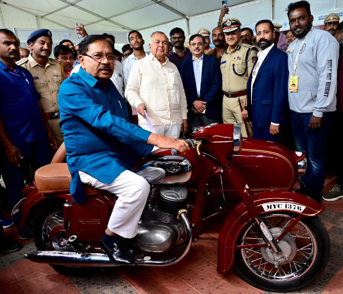 Dr G Parameshwar | ರಾಷ್ಟ್ರೀಯ ರಸ್ತೆ ಸುರಕ್ಷತಾ ಮಾಸಾಚರಣೆಗೆ ಚಾಲನೆ ನೀಡಿದ ಸಚಿವ ಡಾ ಜಿ ಪರಮೇಶ್ವರ್‌ | Speed News Kannada