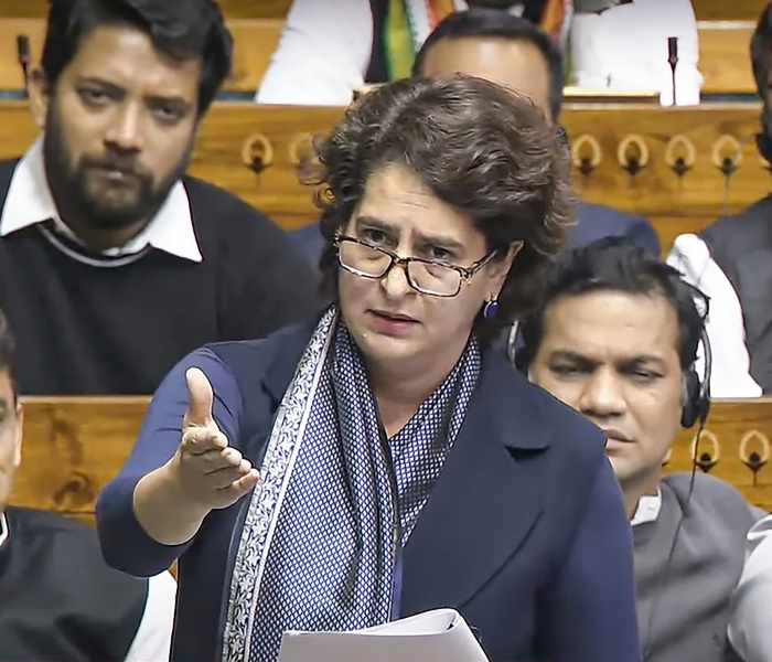 Priyanka | ವಿಪಕ್ಷಗಳ ಪ್ರಶ್ನೆಗೆ ಉತ್ತರಿಸದೆ ಸರ್ಕಾರ ದಾರಿ ತಪ್ಪಿಸುತ್ತಿದೆ  ಪ್ರಿಯಾಂಕಾ ವಾಗ್ಧಾಳಿ! | Speed News Kannada