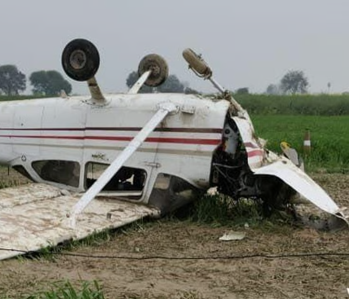 Training Aircraft Crashes | ವಿಜಯಪುರ ತರಬೇತಿ ನಿರತ ವಿಮಾನ ಪತನ ಇಬ್ಬರು ಪೈಲಟ್‌ಗಳು ಪಾರು | Speed News Kannada