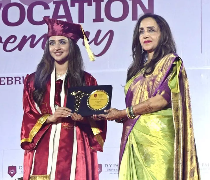 Srileela From Actress To Doctor | ಸ್ಟಾರ್ ನಟಿಯಿಂದ ಡಾಕ್ಟರ್‌ವರೆಗೆ ಶ್ರೀಲೀಲಾ ಎಂಬಿಬಿಎಸ್ ಪದವಿ ಪಡೆದು ಅಧಿಕೃತವಾಗಿ ವೈದ್ಯೆ! | Speed News Kannada