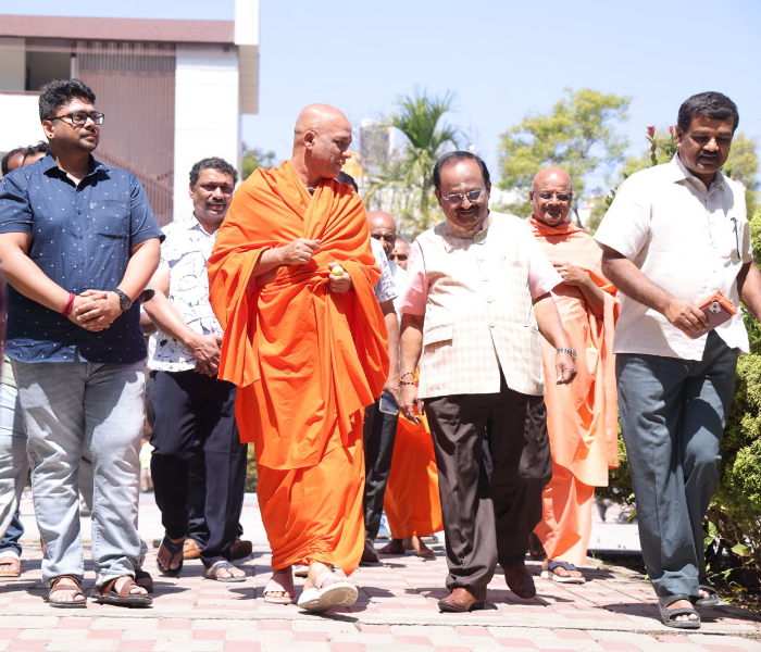 Land Lord | ಆದಿಚುಂಚನಗಿರಿ ಮಠದ ಜಗದ್ಗುರು  ಶ್ರೀಶ್ರೀಶ್ರೀ ಡಾ ನಿರ್ಮಲಾನಂದನಾಥ ಸ್ವಾಮೀಜಿ ಅವರಿಂದ ಲ್ಯಾಂಡ್ ಲಾರ್ಡ್ ಚಿತ್ರ ವೀಕ್ಷಣೆ | Speed News Kannada