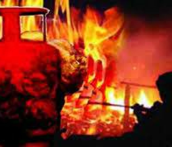 Cooking gas leakage | ಅಡುಗೆ ಅನಿಲ ಸೋರಿಕೆ ಗಾಯಗೊಂಡ ನವದಂಪತಿ | Speed News Kannada