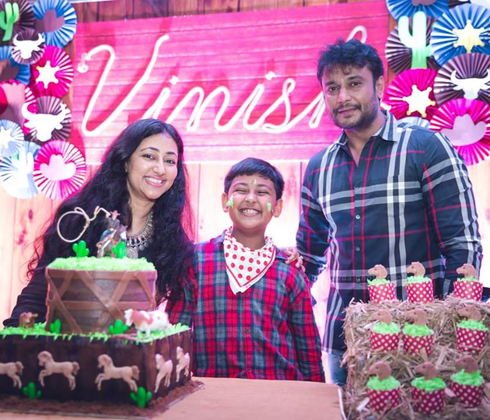 D Boss Darshans Birthday | ಡಿ ಬಾಸ್‌ ದರ್ಶನ್‌ ಬರ್ತ್‌ ಡೇ ಅಭಿಮಾನಯ ರಂಪಾಟ ಭಾವುಕ ಪೋಸ್ಟ್‌ ಹಂಚಿಕೊಂಡ ವಿಜಯಲಕ್ಷ್ಮೀ | Speed News Kannada