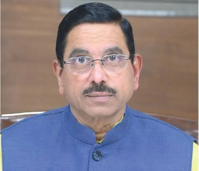 Minister Prahlad Joshi | ಕಾಂಗ್ರೆಸ್ ಕಚೇರಿಗಳಿಗೆ ಸಾರ್ವಜನಿಕ ಆಸ್ತಿ ಹಂಚಿಕೆ ಹೋರಾಟದ ಎಚ್ಚರಿಕೆ ನೀಡಿದ ಸಚಿವ ಪ್ರಹ್ಲಾದ ಜೋಶಿ | Speed News Kannada