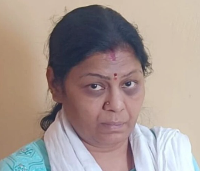 Aunty steals gold jewellery worth Rs 3.4 lakh | ಪ್ರಿಯಕರನ ಸಾಲ ತೀರಿಸಲು 3.4 ಲಕ್ಷ ಮೌಲ್ಯದ ಚಿನ್ನಾಭರಣ ಕದ್ದ ಆಂಟಿ | Speed News Kannada