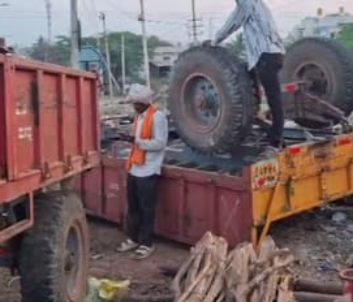 Four people including a child die after tractor trolley overturns | ಟ್ರ್ಯಾಕ್ಟರ್‌ನ ಟ್ರಾಲಿ ಕಟ್ ಆಗಿ ಪಲ್ಟಿ ಮಗು ಸೇರಿ ನಾಲ್ವರ ದುರ್ಮರಣ | Speed News Kannada