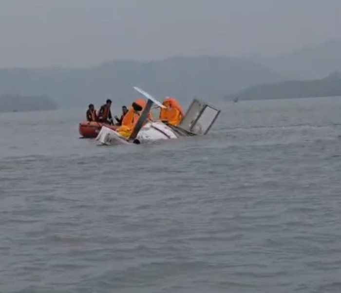 Helicopter crashes into sea | ಸಮುದ್ರಕ್ಕೆ ಬಿದ್ದ ಹೆಲಿಕಾಪ್ಟರ್ ಎಲ್ಲ ಪ್ರಯಾಣಿಕರ ರಕ್ಷಣೆ | Speed News Kannada