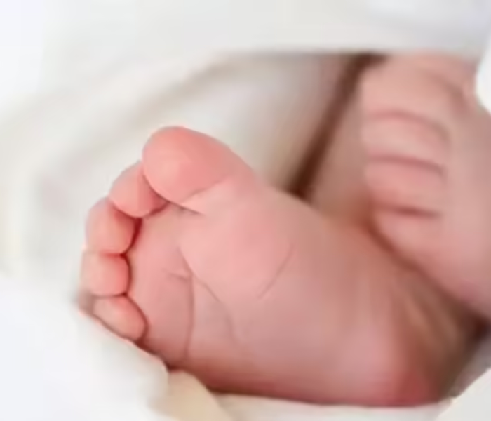 A student gave birth to a child while writing her 10th grade exams | 10ನೇ ತರಗತಿ ಪರೀಕ್ಷೆ ಬರೆಯುವಾಗಲೇ ಮಗುವಿಗೆ ಜನ್ಮ ನೀಡಿದ ವಿದ್ಯಾರ್ಥಿನಿ | Speed News Kannada