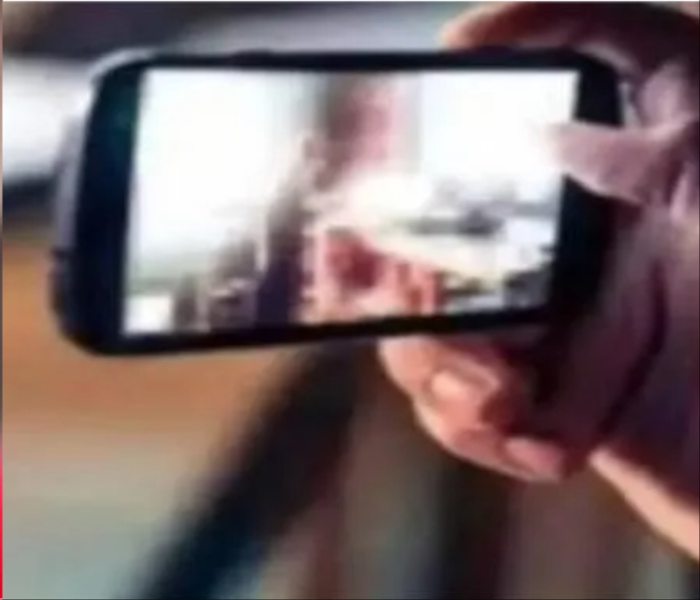 Video recording of a young woman in the toilet | ಶೌಚಾಲಯದಲ್ಲಿ ಯುವತಿಯ ವಿಡಿಯೋ ಚಿತ್ರೀಕರಣ ಮೊಬೈಲ್ ಬಿಟ್ಟು ಪರಾರಿಯಾದ ಕಾಮುಕ | Speed News Kannada