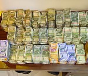 Lokayukta raid | ಲೋಕಾಯುಕ್ತ ದಾಳಿ ಕ್ರೈಸ್‌ ಇಂಜಿನಿಯರ್‌ ಮನೆಯಲ್ಲಿ ಕೋಟಿ ಕೋಟಿ ನಗದು ಪತ್ತೆ | Speed News Kannada