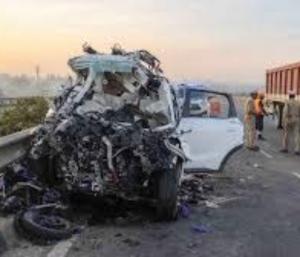 7 people including 6 college students die | ಹೊಸಕೋಟೆ ಬಳಿ ಭೀಕರ ಸರಣಿ ಅಪಘಾತ 6 ಕಾಲೇಜು ವಿದ್ಯಾರ್ಥಿಗಳು ಸೇರಿ 7 ಮಂದಿ ದುರ್ಮರಣ | Speed News Kannada