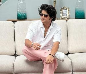 Upendras son Aayushs First Film | ಉಪೇಂದ್ರ ಪುತ್ರ ಆಯುಷ್ ನಾಯಕನಾಗಿ ನಟಿಸುತ್ತಿರುವ ಮೊದಲ ಚಿತ್ರಕ್ಕೆ ಕಾಶ್ಮೀರದಲ್ಲಿ ಚಿತ್ರೀಕರಣ | Speed News Kannada