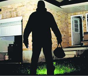 Photographer caught stealing while looking for a rental house | ಬಾಡಿಗೆ ಮನೆ ಹುಡುಕಲು ಹೋದಾಗ ಕಳ್ಳತನ ನಡೆಸಿ ಸಿಕ್ಕಿಬಿದ್ದ ಫೋಟೋಗ್ರಾಫರ್ | Speed News Kannada