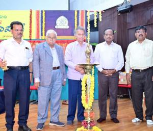 Kannada is a secular language | ಕನ್ನಡ ಜಾತ್ಯಾತೀತ ಭಾಷೆ ಎಲ್ಲಾ ಧರ್ಮೀಯರು ಕನ್ನಡ ಸಾಹಿತ್ಯ ಕಟ್ಟಿದ್ದಾರೆ ನಾಡೋಜ ಬರಗೂರು ರಾಮಚಂದ್ರಪ್ಪ | Speed News Kannada