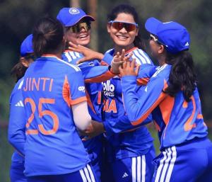 Team India entered the finals | ಫೈನಲ್‌ಗೆ ಎಂಟ್ರಿ ಕೊಟ್ಟ ಟೀಮ್ ಇಂಡಿಯಾ.. ಸೆಮಿಸ್‌ನಲ್ಲಿ ಆಲ್‌ರೌಂಡರ್ ಹೊಡೆತಕ್ಕೆ ಮಣಿದ ಲಂಕಾ ಪಡೆ | Speed News Kannada