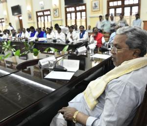 CM Siddaramaiah listens to Dalit organizations Request | ಬಜೆಟ್‌ ತಯಾರಿ ದಲಿತ ಸಂಘಟನೆಗಳ ಅಹವಾಲು ಆಲಿಸಿದ ಸಿಎಂ ಸಿದ್ದರಾಮಯ್ಯ | Speed News Kannada