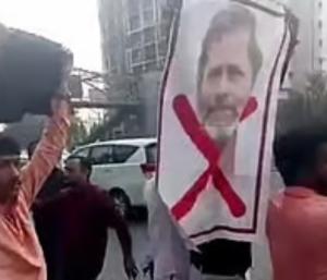 BJP workers show black clothes to Rahul | ಯುವ ಕಾಂಗ್ರೆಸ್‌ ಪ್ರತಿಭಟನೆಗೆ ಪರ್ಯಾಯ ರಾಹುಲ್‌ಗೆ ಕಪ್ಪು ಬಟ್ಟೆ ಪ್ರದರ್ಶಿಸಿದ ಬಿಜೆಪಿ ಕಾರ್ಯಕರ್ತರು | Speed News Kannada