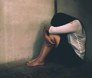 Student given drugs and gang raped by friends | ರಾಜ್ಯದಲ್ಲಿ ಮತ್ತೊಂದು ಪೈಶಾಚಿಕ ಕೃತ್ಯ ವಿದ್ಯಾರ್ಥಿನಿಗೆ ಡ್ರಗ್ಸ್ ನೀಡಿ ಸ್ನೇಹಿತರಿಂದಲೇ ಗ್ಯಾಂಗ್ ರೇಪ್ | Speed News Kannada