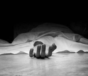 Woman three daughters found dead | ದೆಹಲಿ ಮನೆಯಲ್ಲಿ ಕತ್ತು ಸೀಳಿದ ಸ್ಥಿತಿಯಲ್ಲಿ ಮಹಿಳೆ ಮೂವರು ಹೆಣ್ಣುಮಕ್ಕಳ ಶವ ಪತ್ತೆ | Speed News Kannada