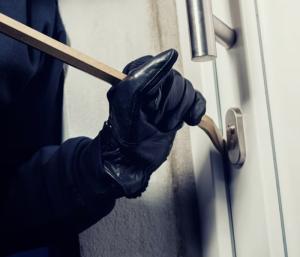 Gold jewellery stolen in Constables house | ಪೊಲೀಸರನ್ನು ಬಿಡದ ಕಳ್ಳರು ಬೆಂಗಳೂರಲ್ಲಿ ಕಾನ್ಸೆಬಲ್ ಮನೆಗೆ ನುಗ್ಗಿ ಚಿನ್ನಾಭರಣ ದರೋಡೆ | Speed News Kannada