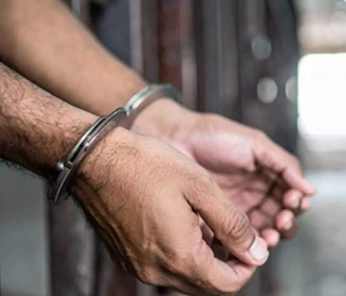 Robbery while wearing rented police uniform | ಬಾಡಿಗೆ ಪೊಲೀಸ್ ಡ್ರೆಸ್‌ ಧರಿಸಿ ದರೋಡೆ ನಾಲ್ವರು ಕೇಡಿಗರು ಅರೆಸ್ಟ್ | Speed News Kannada