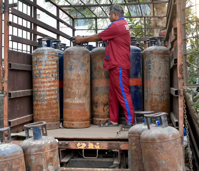 Stealing truck carrying over 500 cylinders | 500ಕ್ಕೂ ಹೆಚ್ಚು ಸಿಲಿಂಡರ್ ಗಳಿದ್ದ ಟ್ರಕ್ ಕಳ್ಳತನ ಮಾಡಿ ಎಸ್ಕೆಪ್ ಆದ ಖದೀಮರು | Speed News Kannada