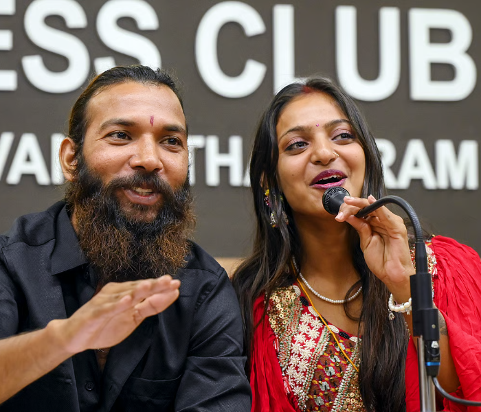 Sanoj Mishra touched my private parts Monalisa makes serious allegations | ಸನೋಜ್ ಮಿಶ್ರಾ ನನ್ನ ಖಾಸಗಿ ಅಂಗ ಮುಟ್ಟಿದ್ದಾನೆ ಮೊನಾಲಿಸಾ ಗಂಭೀರ ಆರೋಪ | Speed News Kannada