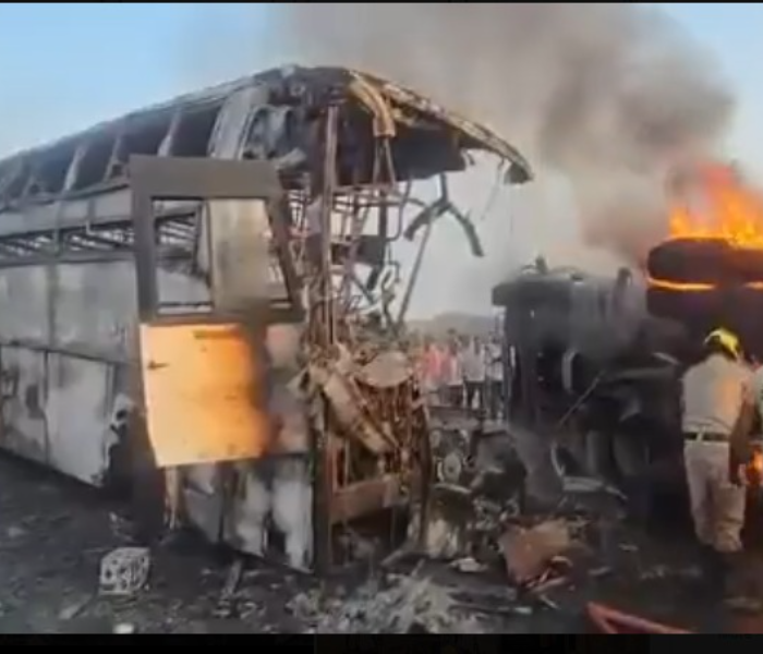 Terrible bus accident in Andhra Pradesh, 10 people burnt to death | ಆಂಧ್ರಪ್ರದೇಶದಲ್ಲಿ ಭೀಕರ ಬಸ್‌ ಅಪಘಾತ, 10 ಮಂದಿ ಸುಟ್ಟು ಕರಕಲು | Speed news kannada