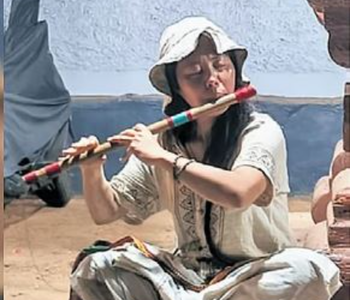 Japanese woman attracting tourists in Gokarna | ಮೋಹನ ಮುರುಳಿಯ ಕೊಳಲ ನಾದ, ಗೋಕರ್ಣದಲ್ಲಿ ಪ್ರವಾಸಿಗರನ್ನು ಆಕರ್ಷಿಸುತ್ತಿರುವ ಜಪಾನ್ ಮಹಿಳೆ | Speed news kannada