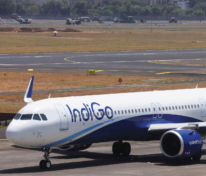 IndiGo flight makes emergency landing at Delhi airport | ದೆಹಲಿ ವಿಮಾನ ನಿಲ್ದಾಣದಲ್ಲಿ ಇಂಡಿಗೋ ವಿಮಾನ ತುರ್ತು ಭೂಸ್ಪರ್ಶ | Speed news kannada