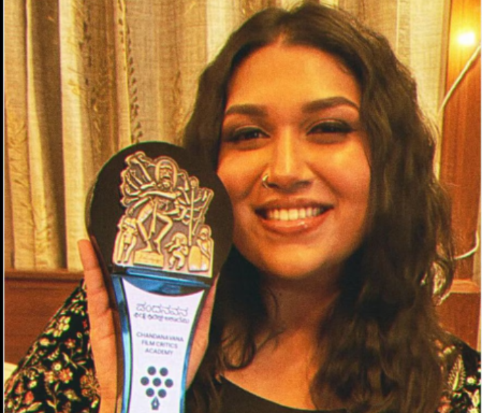 Mast Malaika hit Sudeep daughter wins best female singer award|ಮಸ್ತ್ ಮಲೈಕಾ ಹಿಟ್ ಸುದೀಪ್ ಮಗಳಿಗೆ ಅತ್ಯುತ್ತಮ ಗಾಯಕಿ ಪ್ರಶಸ್ತಿ|Speed News Kannada