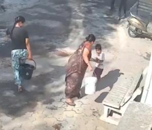 Grandmother pours boiling water on 4 year old grandson | ನಾಗುರದಲ್ಲಿ ಅಮಾನವೀಯ ಕೃತ್ಯ ಮೈ ಮೇಲೆ ಬಣ್ಣ ಹಾಕಿದ್ದಕ್ಕೆ 4 ವರ್ಷದ ಮೊಮ್ಮಗನ ಮೇಲೆ ಕುದಿಯುವ ನೀರು ಸುರಿದ ಅಜ್ಜಿ | Speed News Kannada