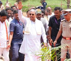  as pm modi too get loan ;siddaramaiah  Speed News Kannada