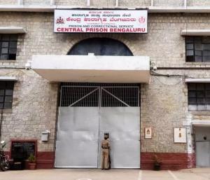 Parappana Agrahara warden supplied Drugs to prisoners | ಪರಪ್ಪನ ಅಗ್ರ...