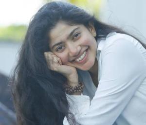 That incident in college is the reason Sai Pallavi did not wear Short dresses | ಶಾಕಿಂಗ್ ವಿಚಾರ ಬಿಚ್ಚಿಟ್ಟ ಸಾಯಿ ಪಲ್ಲವಿ ತುಂಡು ಬಟ್ಟೆ ಧರಿಸದಿರಲು ಕಾಲೇಜಿನ ಆ ಘಟನೆ ಕಾರಣ | Speed News Kannada