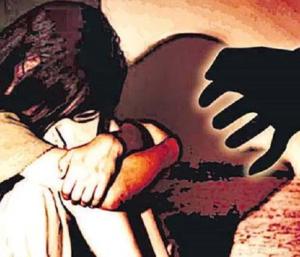 Grandfather raped her six year old granddaughter | ಆರು ವರ್ಷದ ಮೊಮ್ಮಗಳ ಮೇಲೆ ಅತ್ಯಾಚಾರವೆಸಗಿದ ಅಜ್ಞ | Speed News Kannada