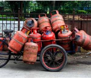 Central clarification on LPG gas booking period | ಎಲ್‌ಪಿಜಿ ಗ್ಯಾಸ್‌ ಬುಕ್ಕಿಂಗ್‌ ಅವಧಿ ಬಗ್ಗೆ ಕೇಂದ್ರ ಸ್ಪಷ್ಟನೆ | Speed news kannada 