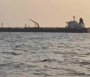 Ship stranded in Hormuz for 23 days enters India|23 ದಿನ ಹೊರ್ಮುಜ್‌ನಲ್ಲಿ ಸಿಲುಕಿದ್ದ ಹಡಗು ಭಾರತಕ್ಕೆ ಎಂಟ್ರಿ|Speed News Kannada