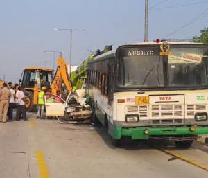 Couple and child die in horrific accident on Bengaluru-Tirupati National Highway | ಬೆಂಗಳೂರು-ತಿರುಪತಿ ರಾಷ್ಟ್ರೀಯ ಹೆದ್ದಾರಿಯಲ್ಲಿ ಭೀಕರ ಅಪಘಾತ: ದಂಪತಿ ಹಾಗೂ ಮಗು ಸಾವು | Speed news kannada 