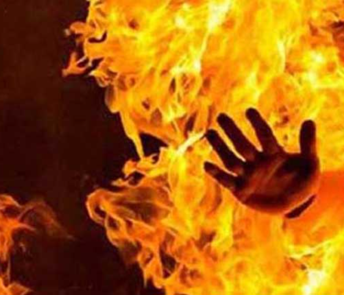 Harassment by mother in law 4 months pregnant women suicide | ಅತ್ತೆ ಮಾವನ ಕಿರುಕುಳ ಬೆಂಕಿ ಹಚ್ಚಿಕೊಂಡು 4 ತಿಂಗಳ ಗರ್ಭಿಣಿ ನರ್ಸ್ ಆತ್ಮಹತ್ಯೆ ನಾಲ್ವರು ಅರೆಸ್ಟ್ | Speed News Kannada