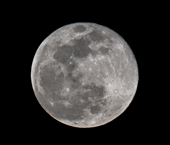Astronauts capture rare image of the moon | ಮನುಷ್ಯರ ಕಣ್ಣಿಗೆ ಎಂದೂ ಕಾಣದ ಚಂದ್ರನ ಅಪರೂಪದ ಚಿತ್ರ ಸೆರೆಹಿಡಿದ ಗಗನಯಾನಿಗಳು | Speed News Kannada
