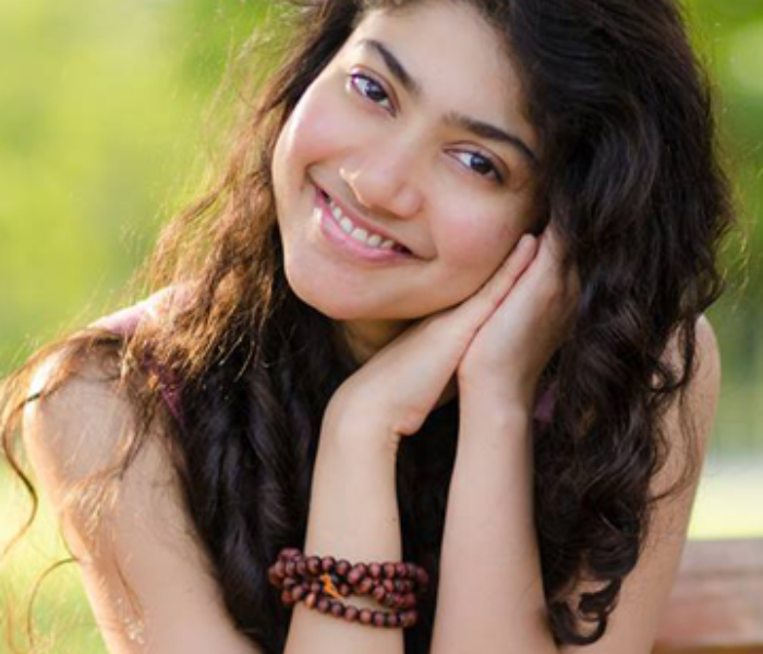 Actress Sai Pallavi | ಸೆಟ್‌ನಲ್ಲಿ ಕಣ್ಣೀರು ಹಾಕಿದ್ದರಂತೆ ನಟಿ ಸಾಯಿ ಪಲ್ಲವಿ ಕಾರಣ | Speed News Kannada