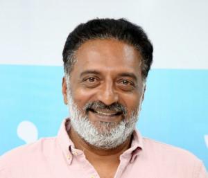 Prakash Raj hits back at trolls | ಸಂಪ್ರದಾಯದಂತೆ ತಾಯಿ ಅಂತ್ಯಕ್ರಿಯೆ ಟ್ರೋಲ್ ಮಾಡಿದವರಿಗೆ ಪ್ರಕಾಶ್ ರಾಜ್ ತಿರುಗೇಟು | Speed News Kannada