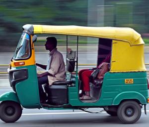Auto driver robbed as escape from rehab|ರಿಹ್ಯಾಬ್‌ನಿಂದ ಎಸ್ಕೇಪ್ ಆಗಿ ಆಟೋ ಚಾಲಕನ ದರೋಡೆ|Speed News Kannada