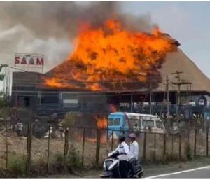 Entire hotel gutted by idli steamer | ಇಡ್ಲಿ ಸ್ಟೀಮರ್ನಿಂದ ಇಡೀ ಹೋಟೆಲ್ ಭಸ್ಮ | Speed news kannada