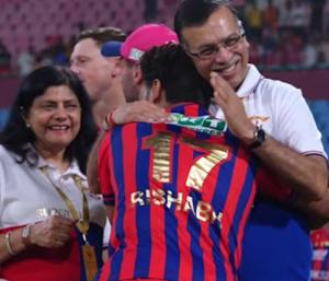 LSG suffered four consecutive defeats | ಸತತ ನಾಲ್ಕು ಬಾರಿ ಸೋಲು ಕಂಡ LSG ನಗುತ್ತಲೇ ರಿಷಭ್ ಪಂತ್‌ರನ್ನು ಅಪ್ಪಿಕೊಂಡ ಸಂಜೀವ್ ಗೋಯೆಂಕಾ ವಿಡಿಯೋ ವೈರಲ್ | Speed News Kannada