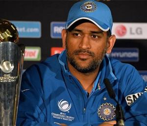 Fans waiting for MS Dhoni | ಎಂಎಸ್ ಧೋನಿಗಾಗಿ ಕಾದ ಅಭಿಮಾನಿಗಳಿಗೆ ಸಿಕ್ಕು ...