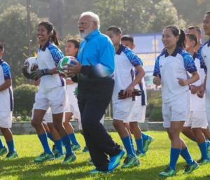 PM Modi plays football with children in Gangtok|ಗ್ಯಾಂಗ್‌ಟಕ್‌ನಲ್ಲಿ ಮಕ್ಕಳೊಂದಿಗೆ ಫುಟ್‌ಬಾಲ್‌ ಆಡಿದ ಪ್ರಧಾನಿ ಮೋದಿ|Speed News Kannada  